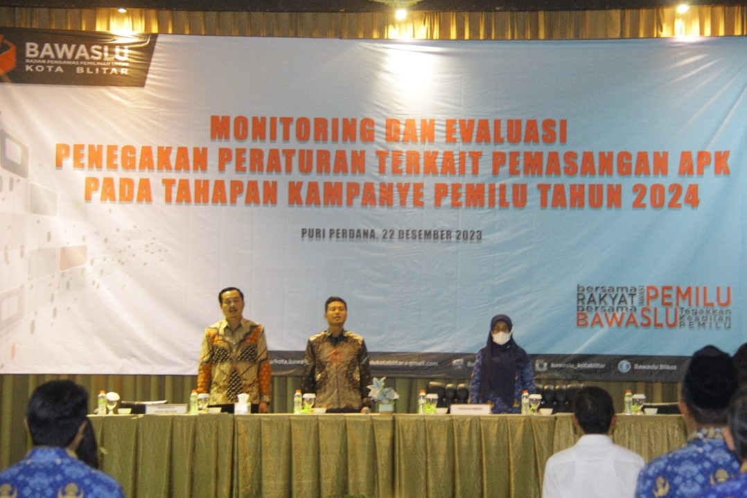 Anggota Bawaslu Kota Blitar pada Pembukaan Monev