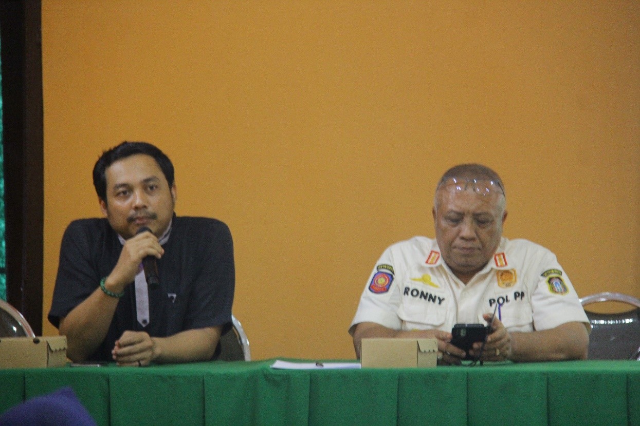 Anggota Bawaslu Kota Blitar bersama Kepala Satpol PP