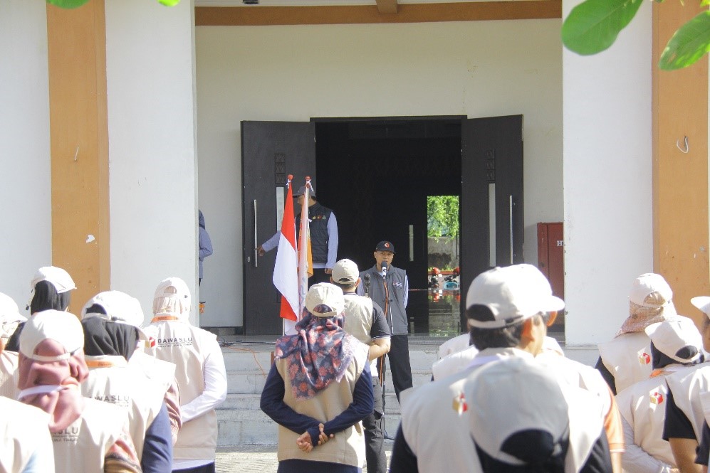 Ktua Bawaslu Kota Blitar menjadi Pembina Apel