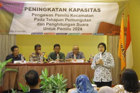 Anggota KPU Kota Blitar hadir sebagai Narasumber