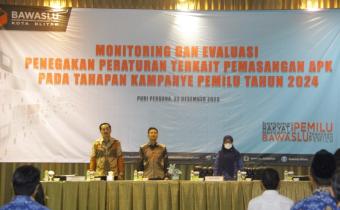 Anggota Bawaslu Kota Blitar pada Pembukaan Monev